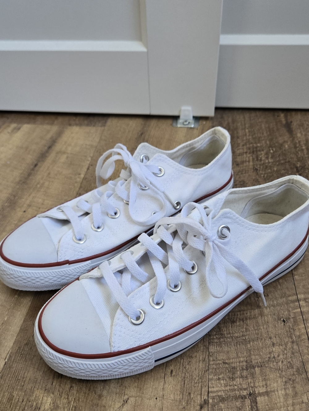 Converse White Mens Or Womens Size 6 Mens  Womens 7.5 Sneakers